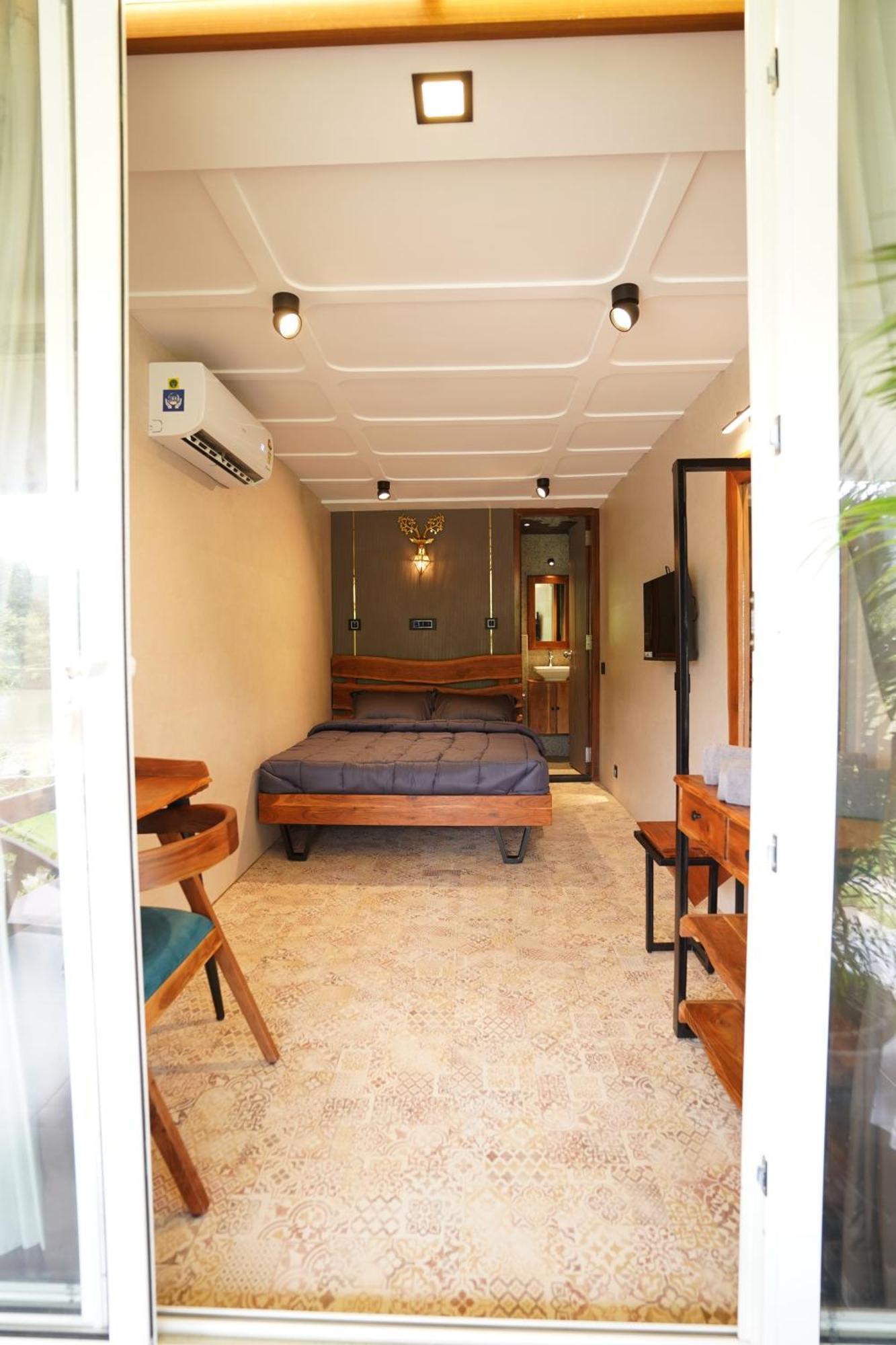 The Boat Club,Karjat Hotel Kültér fotó