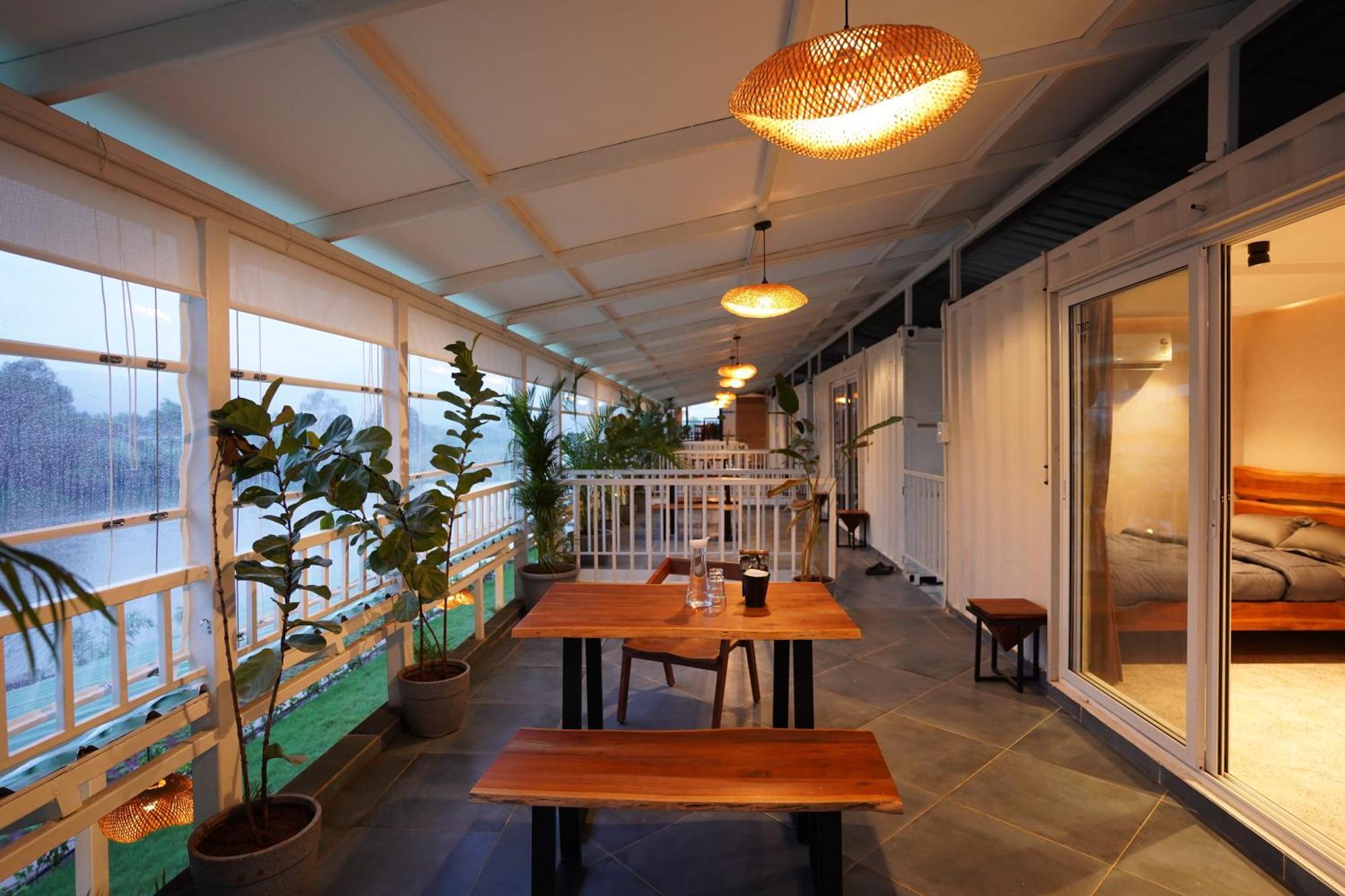 The Boat Club,Karjat Hotel Kültér fotó