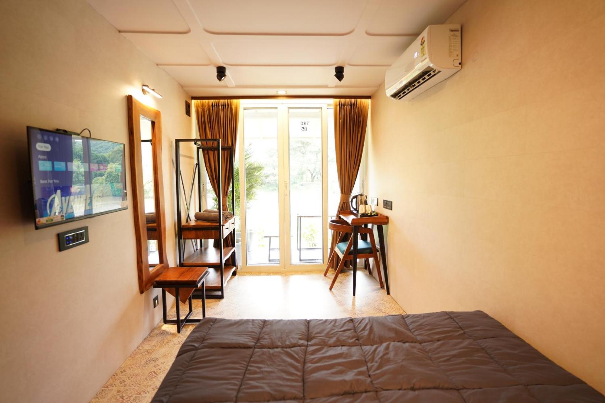 The Boat Club,Karjat Hotel Kültér fotó