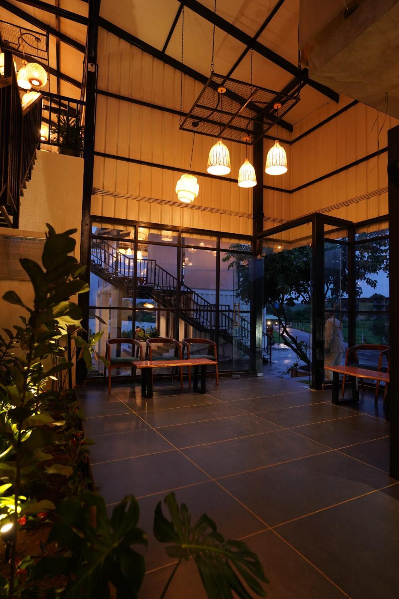 The Boat Club,Karjat Hotel Kültér fotó