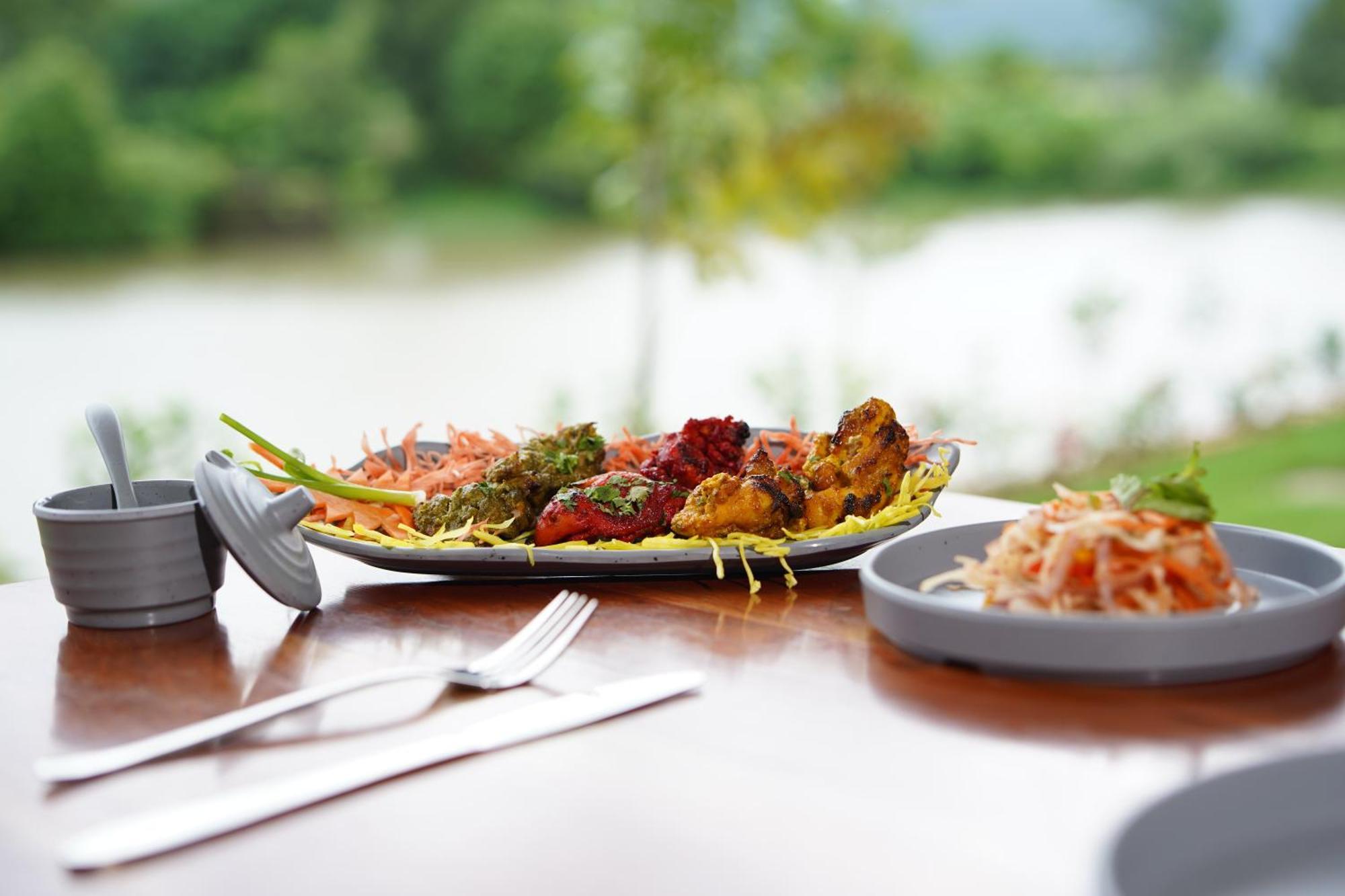 The Boat Club,Karjat Hotel Kültér fotó