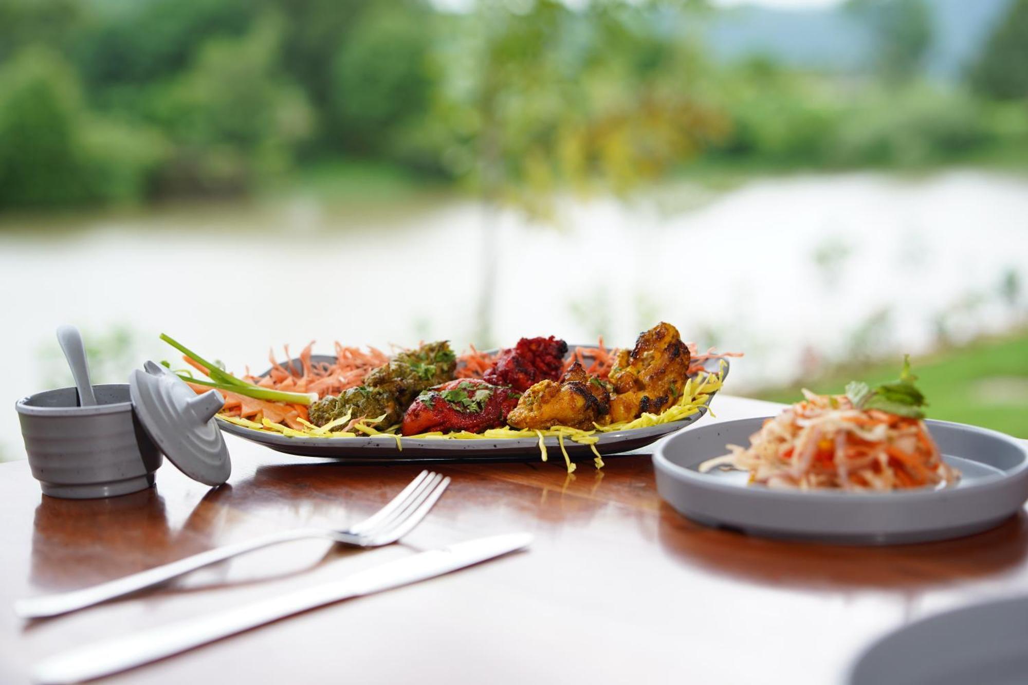 The Boat Club,Karjat Hotel Kültér fotó