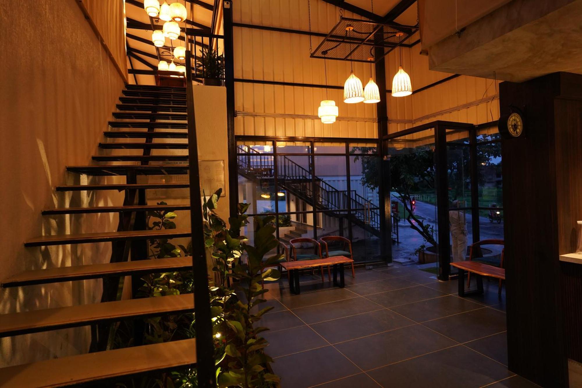 The Boat Club,Karjat Hotel Kültér fotó