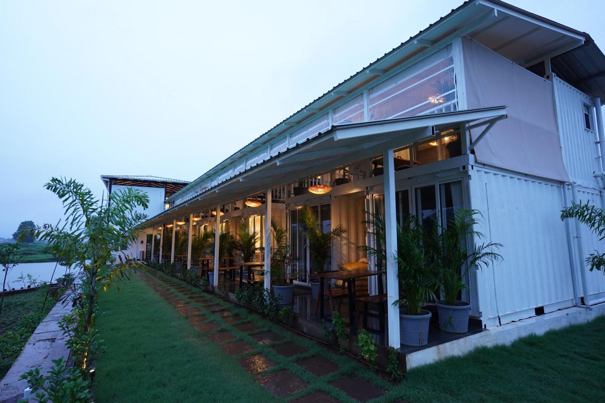 The Boat Club,Karjat Hotel Kültér fotó