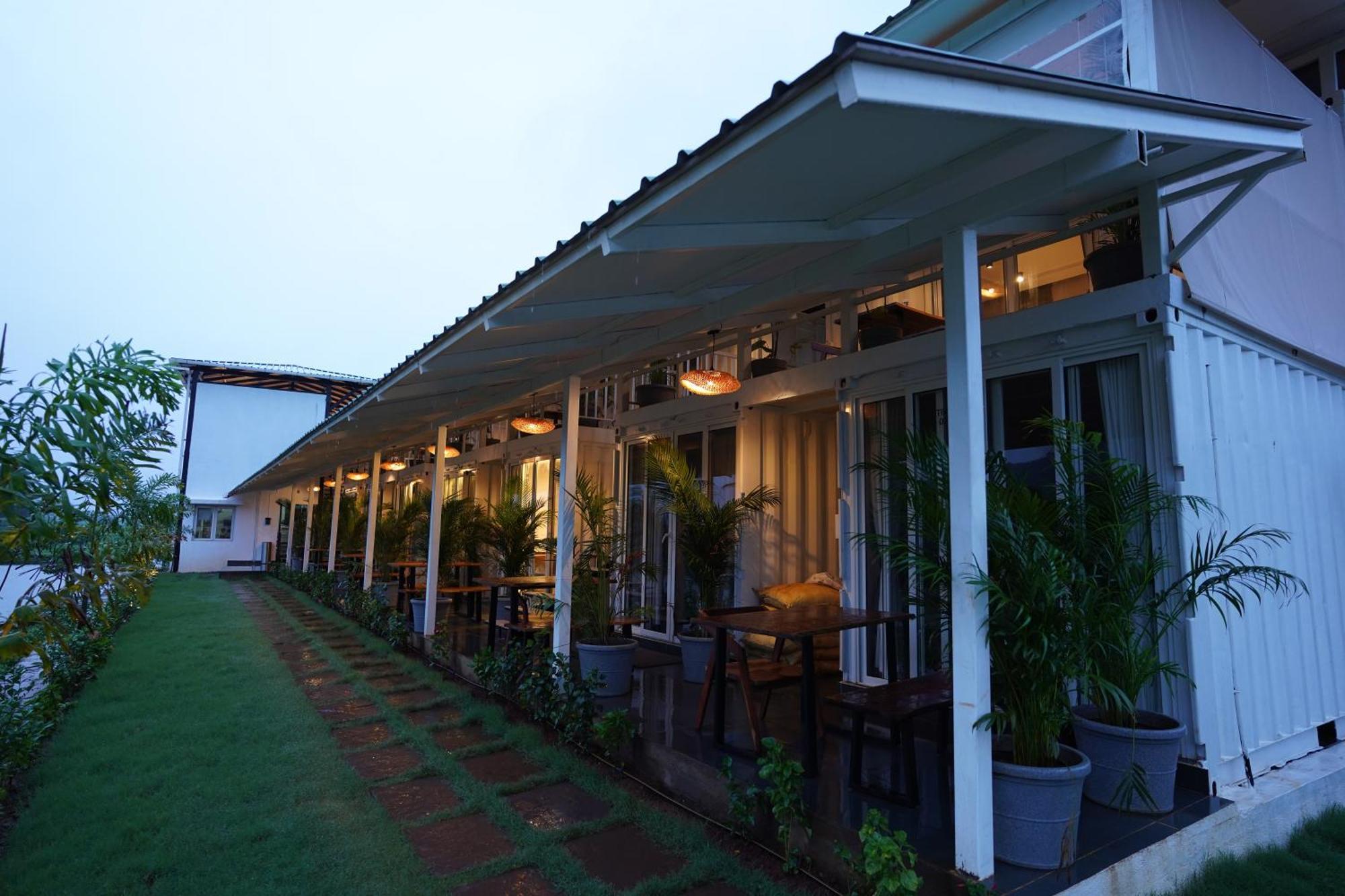 The Boat Club,Karjat Hotel Kültér fotó