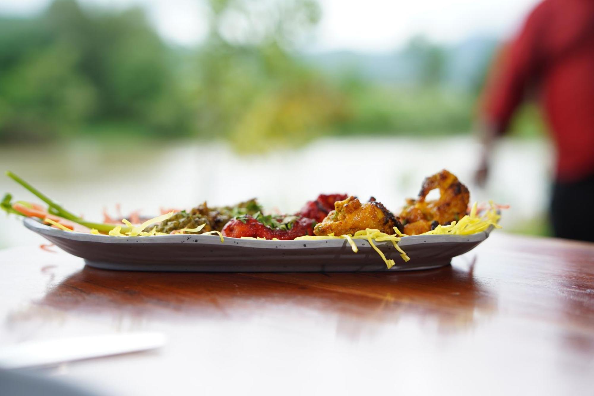 The Boat Club,Karjat Hotel Kültér fotó