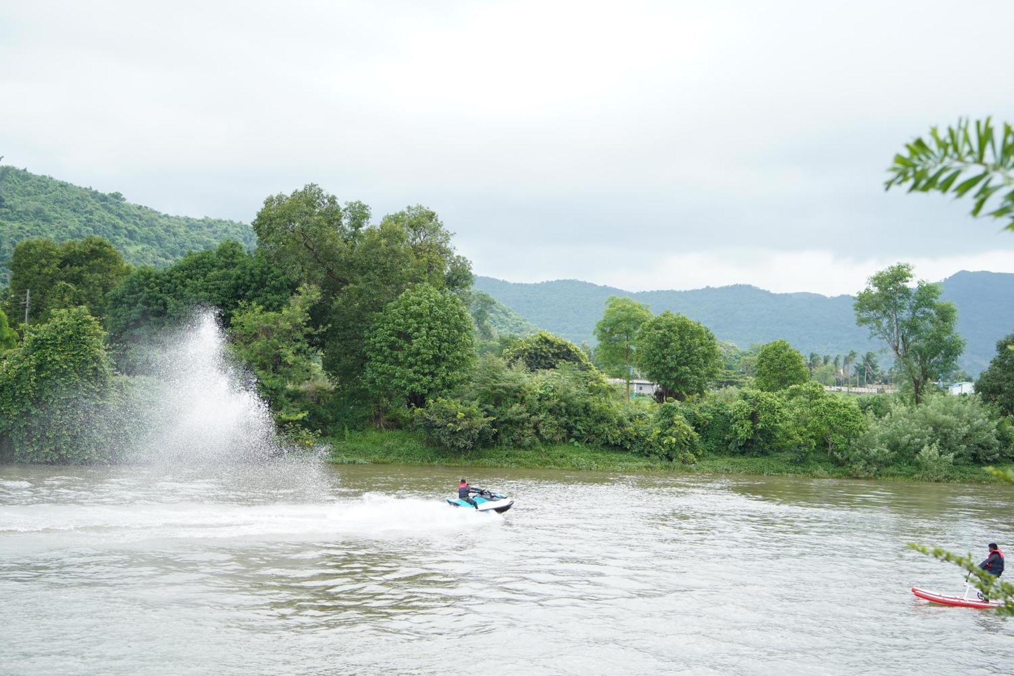 The Boat Club,Karjat Hotel Kültér fotó