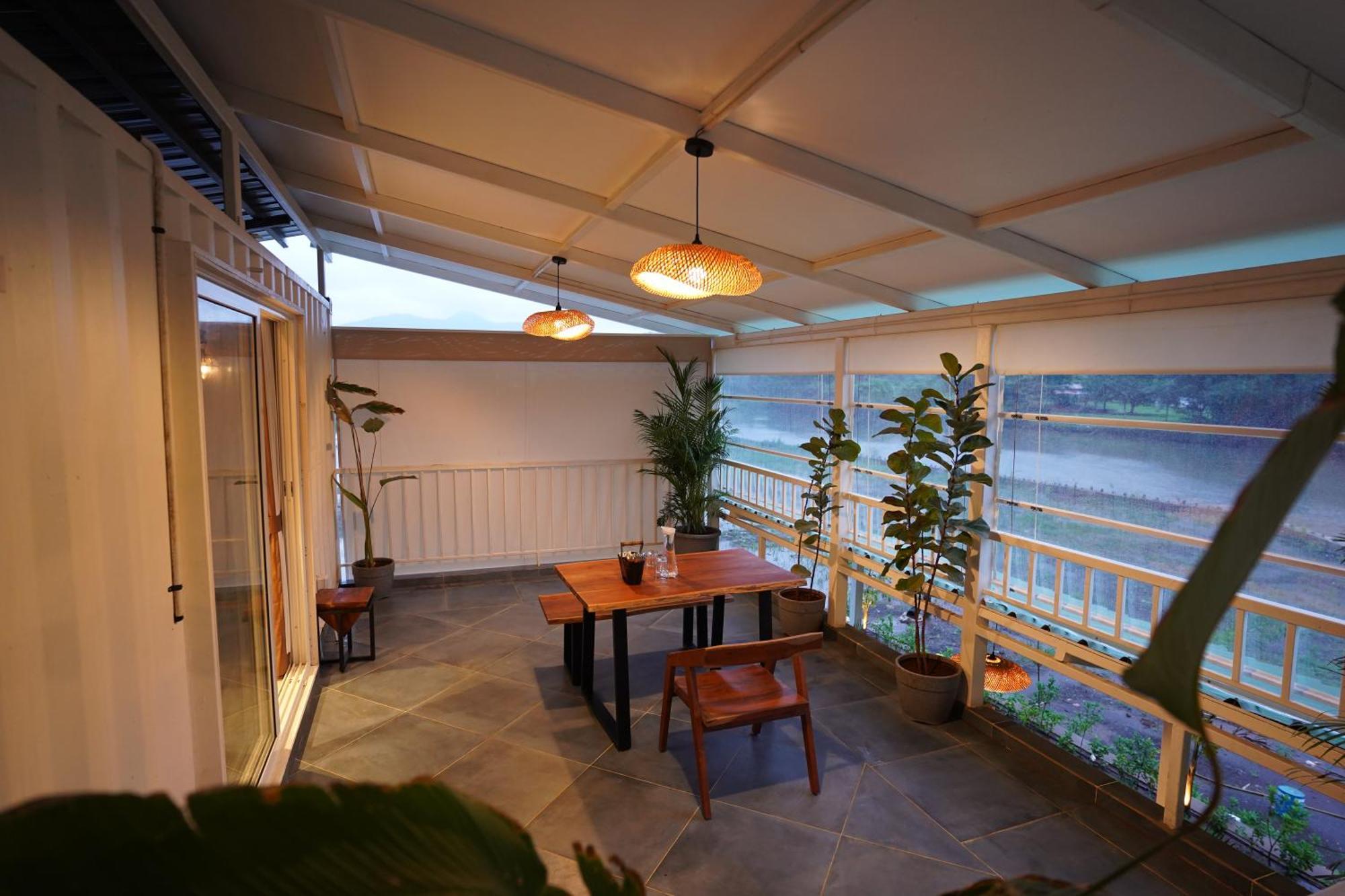 The Boat Club,Karjat Hotel Kültér fotó