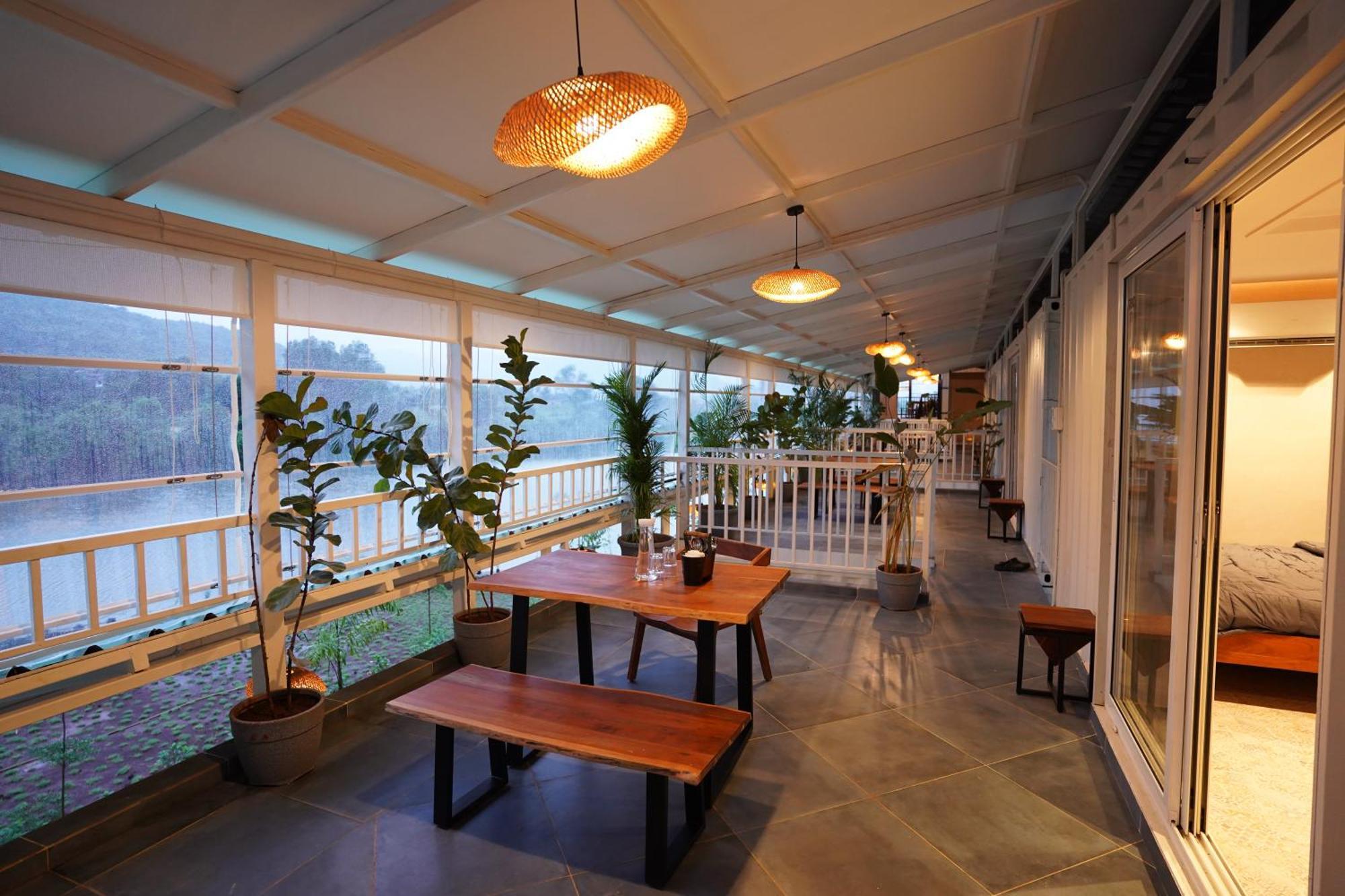 The Boat Club,Karjat Hotel Kültér fotó